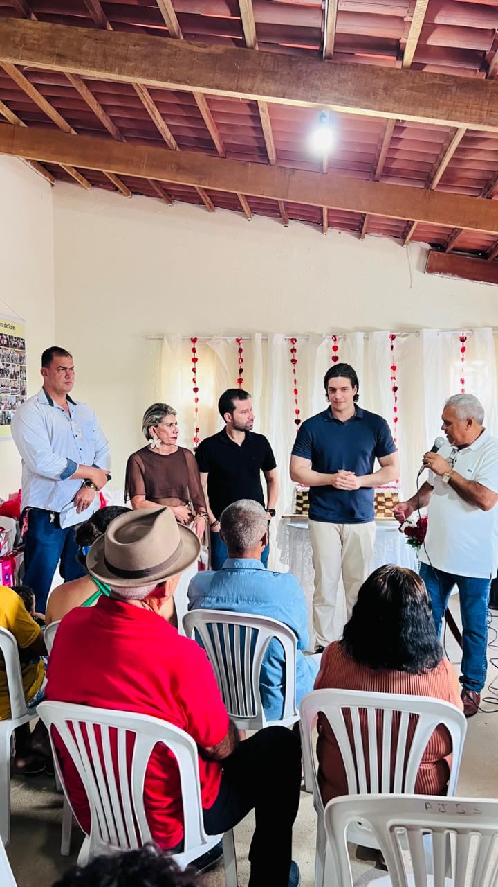 Encontro de associados na sede, com apresentação à comunidade.