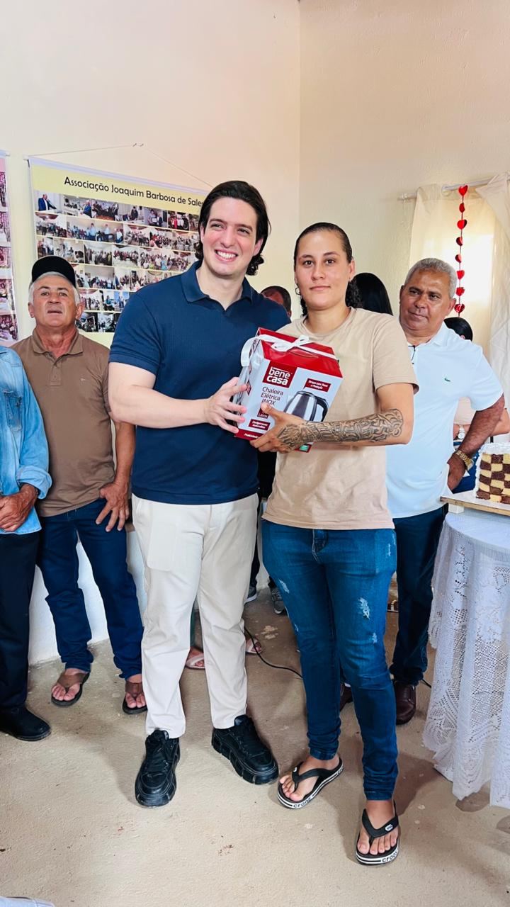 Participantes do encontro na sede da associação.
